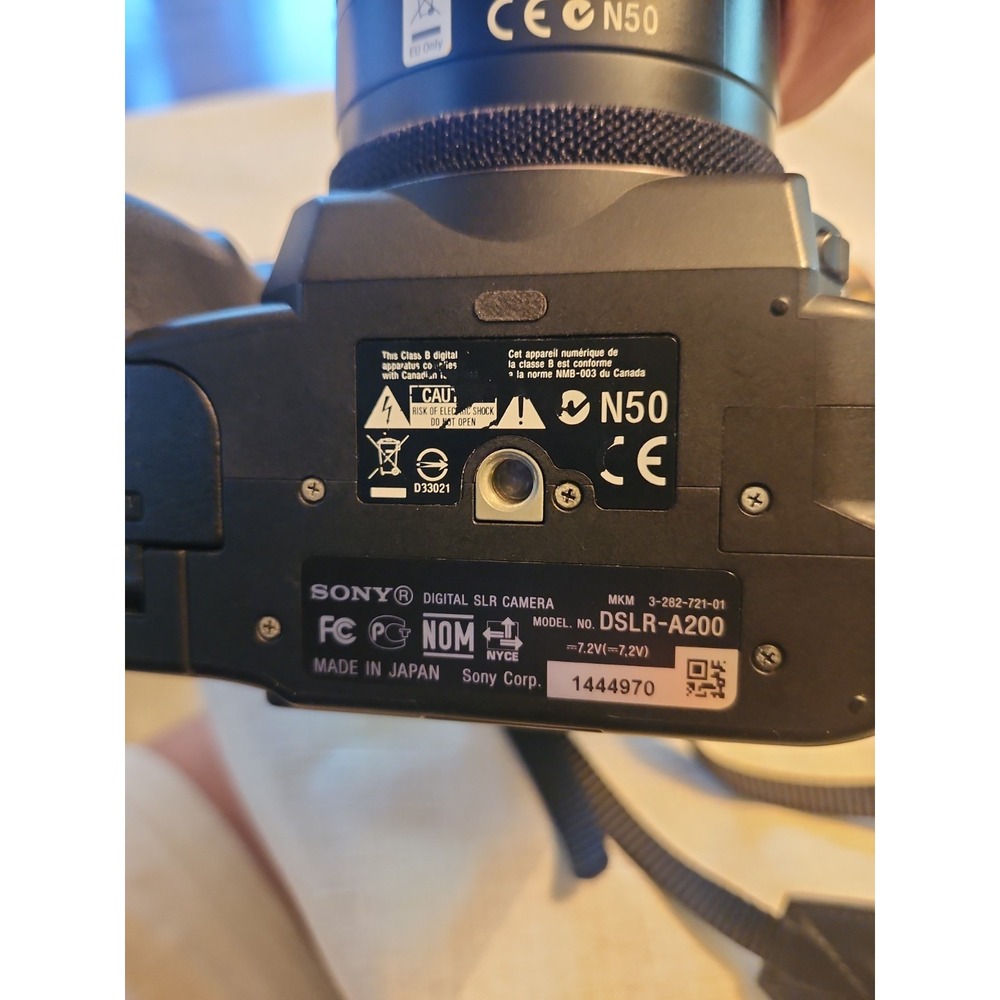 Sony Alpha DSLR-A200 10.2MP Digital SLR Camera W 18-70mm & 4.5-5.6/75-300 Lens - Picture 14 of 16